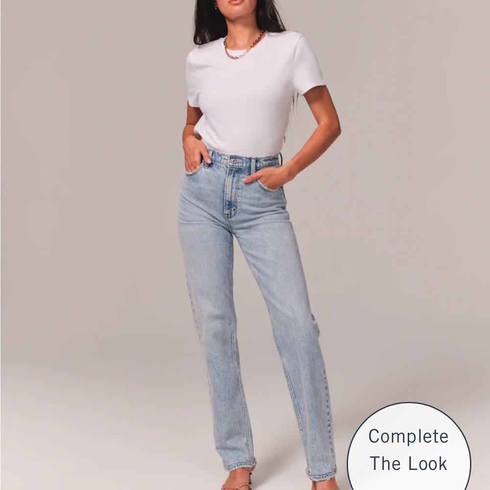 A& F, Ultra high rise 90s straight jeans. Women’s 27 R